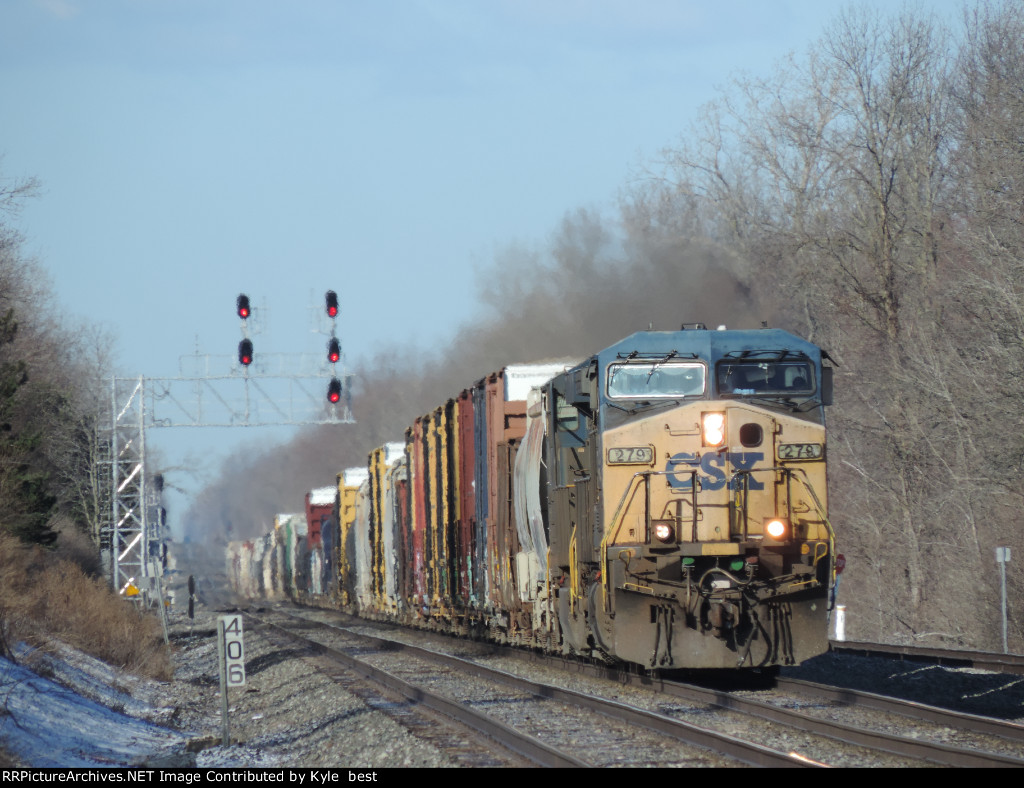 CSX 279 on M560